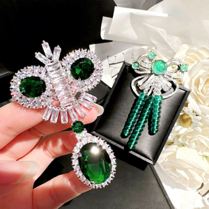 Broche Antigo de Cobre Banhado a Ouro 18K com Gema de Esmeralda, Alfinete de Libélula, Laço Verde Malaquita, Calcedônia e Zircônia para Festa, Aniversário Feminino - Product Image 1