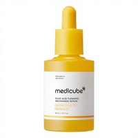 Acide Kojique, Curcuma, Niacinamide, Squalane, Alpha-Arbutine : Clarifiant, Équilibrant, Apaisant, Éclaircissant, Hydratant, Soutien de la Barrière Cutanée