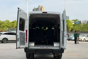 <span class=keywords><strong>Iveco</strong></span> <span class=keywords><strong>Daily</strong></span> 2025 A40M2 2.5T China VI Manual LWB Techo Medio DRW Furgoneta de Pasajeros de Segunda Mano - Product Image 4