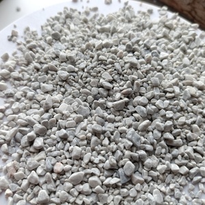 Revêtement de sol en terrazzo à base de galets roulés, béton résine, galets gris - Product Image 3