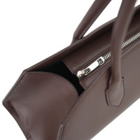 Sac fourre-tout en cuir élégant à silhouette incurvée avec des détails de couture raffinés