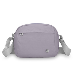 Sacs bandoulière cylindriques rayés en nylon imperméable, grande capacité, unisexe, personnalisables, tendance, noirs, vente en gros - Product Image 1