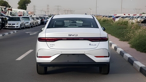 Auto Eléctrico BYD Qin Plus DM-i 2025 de Cuatro Ruedas - Product Image 2
