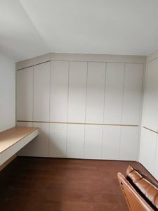 Armadio <span class=keywords><strong>Moderno</strong></span> <span class=keywords><strong>e</strong></span> Semplice in Legno con Ampio Spazio di Stoccaggio <span class=keywords><strong>e</strong></span> Design Ecologico, Ideale per Soggiorno <span class=keywords><strong>e</strong></span> Camera da Letto - Product Image 2