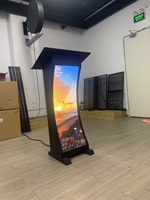 Écran LED de podium couleur intégrale antichoc, haute luminosité 500 cd, facile d'entretien, pour événements scolaires quotidiens, mobile