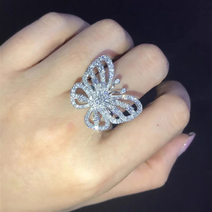 Anello a forma di farfalla scintillante per donna, elegante gioiello da dito alla moda - Product Image 2