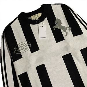 Suéter de punto cálido para mujer, estilo vintage, holgado, con estampado vertical, cuello redondo, informal y a la moda - Product Image 1