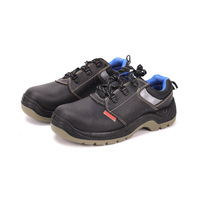 Chaussures de sécurité basses en cuir gaufré pour homme, avec embout en acier et maille double couche, semelle extérieure en PU anti-perforation, idéales pour l'usine et le travail.