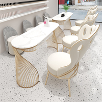Ensemble table et chaises européennes modernes pour manucure avec cadre en métal et dessus en marbre