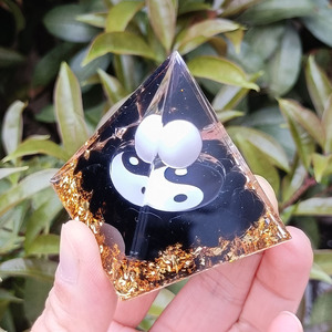 <b>Crystal</b> <b>Chip</b> Pyramid Resin Epoxy Craft Desktop Ornament Black And White Tai Chi Pattern Home Decoration Artistic Gift - Product Image 3