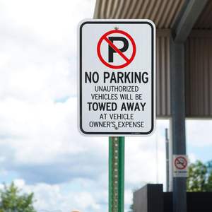 لافتة منطقة ممنوعة للوقوف وقابلة للإزالة متوافقة مع معايير MUTCD |   أحمر على خلفية بيضاء |   ألمنيوم .080 بوصة |   12* 18 بوصة خيارات ثنائية اللغة متاحة - Product Image 4