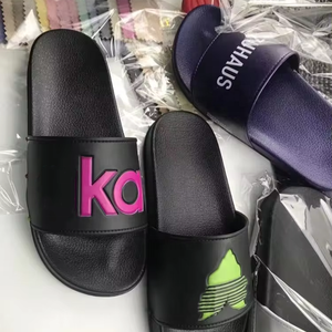 En gros Usine Logo Personnalisé Pvc Pu Pantoufles Avec Impression En Relief Tongs Pour L'<span class=keywords><strong>entreprise</strong></span> - Product Image 4