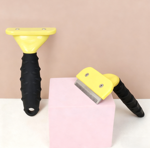Peine Deslanador de Plástico Amarillo Portátil de Primera Calidad, Herramienta Profesional de Aseo para Perros y Gatos - Product Image 4