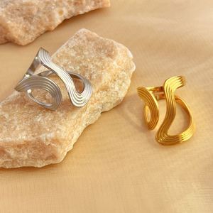 Bague en métal vintage en acier inoxydable Bague irrégulière élégante créative minimaliste en métal Bijoux étanches pour femmes - Product Image 5