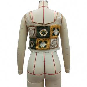 Top sans manches en <span class=keywords><strong>crochet</strong></span> beige 2026 avec motifs floraux carrés multicolores et bordure contrastante blanche – <span class=keywords><strong>Gilet</strong></span> décontracté d'été pour femme - Product Image 3