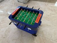 Mini table de baby-foot et glacière 2-en-1, petite glacière isotherme portable avec jeu de football pour grandes fêtes et événements, OEM ODM disponible