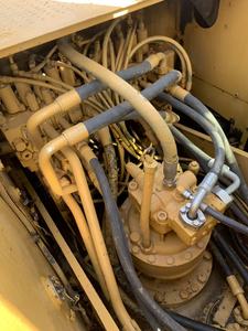รถขุดตีนตะขาบ Cat 320D มือสอง 20 ตัน นำเข้าจากญี่ปุ่น ชั่วโมงการทำงานต่ำ เครื่องยนต์ไฮดรอลิกแท้ สำหรับงานก่อสร้างและเหมืองแร่ - Product Image 3
