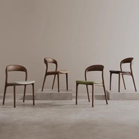 Ensemble de salle à manger haut de gamme style Thonet, chaises en bois courbé, tables en noyer massif, dessus de table en cuir, écologique, durable pour restaurant
