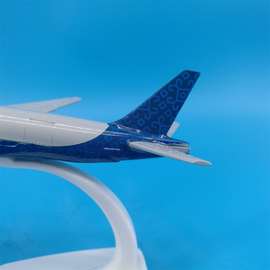 Modellino di Aereo Personalizzato 16cm B777 Azerbaijan Silkway West Airlines Alta Simulazione in Lega per Regalo Promozionale - Product Image 3