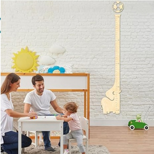 Pegatinas de pared de madera personalizadas con tabla de altura para habitaciones infantiles, estilo Instagram, medidor de altura para bebés con diseño de jirafa 3D. - Product Image 3