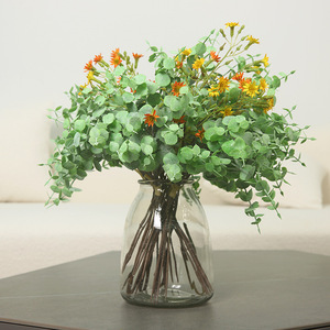 Planta Artificial de Eucalipto Verde Oscuro de Yihua Floral Art, Decoración para el Hogar, Florero de Plástico para Mesa - Product Image 3