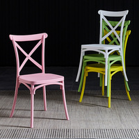 Chaise de salle à manger empilable en plastique PP de luxe moderne personnalisé X Back chaise pour la maison Banquets Hôtels Fêtes Événements de mariage