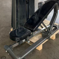 Machine combinée de presse pectorale et de presse épaules pour l'entraînement musculaire ; Convient à la fois à un usage domestique et commercial.