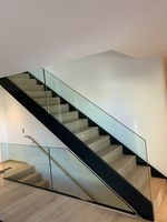 Systèmes d'escaliers intérieurs en acier et bois à installation facile DIY, avec profilé en U, double poutre et garde-corps en verre