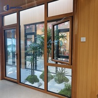 Fenêtre coulissante moderne en aluminium et bois composite avec rupture de pont thermique, double vitrage Low-E pour villa de luxe
