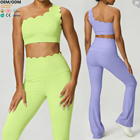 Conjunto Deportivo para Mujer, Sujetador Deportivo sin Costuras con Borde Festoneado de un Solo Hombro, Leggings de Cintura Alta con Corte Acampanado, Logotipo Personalizado OEM