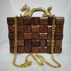 Partywear-pochette en bois indien importé, belle pochette en résine avec bordure en métal pour femme pour soirée - Product Image 2