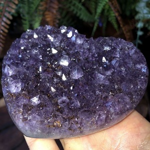 Cœur en cristal de titane violet naturel d'Uruguay, amas d'améthyste brute en forme de cœur, artisanat élégant pour la décoration intérieure - Product Image 4