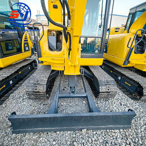 Excavatrice sur chenilles Komatsu PC56 d'occasion à faible nombre d'heures de fonctionnement, économique en carburant, à vendre à prix avantageux - Product Image 6