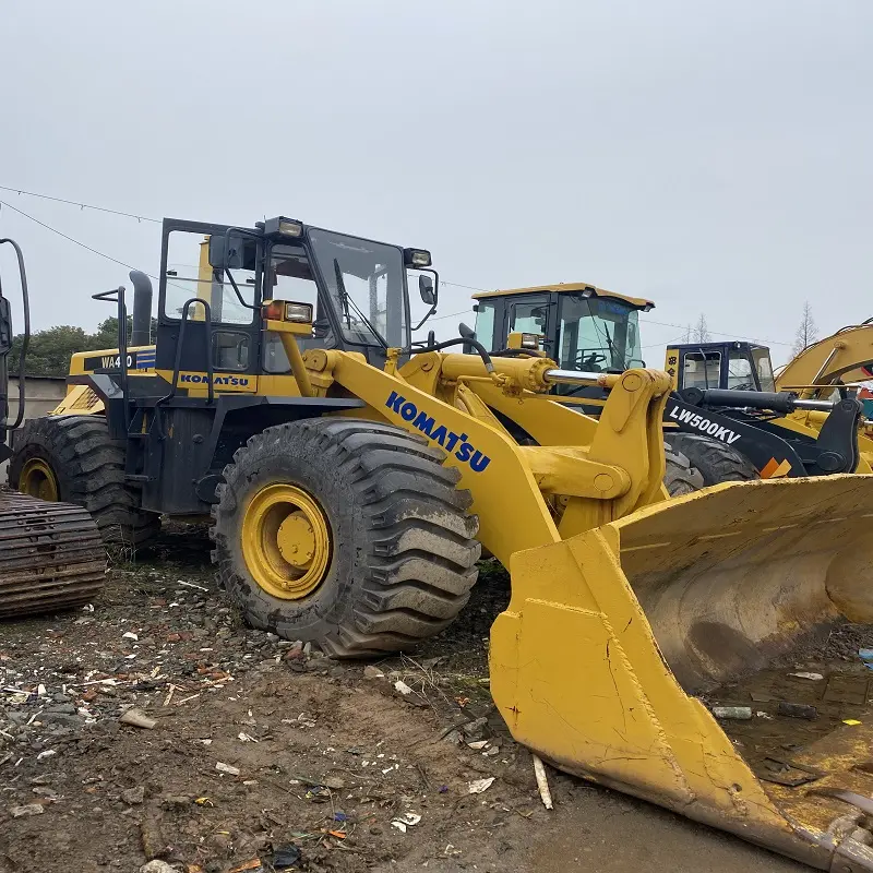 95% nouveaux chargeurs sur pneus utilisés par équipement lourd de 21 tonnes Komatsu WA470 pour les travaux agricoles prêts à fonctionner chargeurs d'occasion bon marché