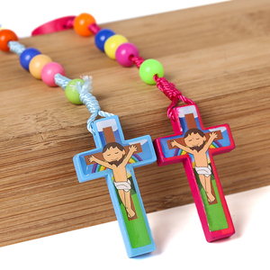 Precio de fábrica, cuentas redondas de 8mm, Cruz de bebé de dibujos animados, collar de Rosario católico colorido para niños, regalos cristianos - Product Image 1