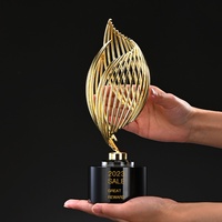 Trofeo en Oferta con Base Redonda de Cristal Grabada con Láser, Regalo Empresarial Duradero para Ceremonias de Premiación