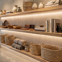 Étagère flottante en bois de chêne clair sur mesure pour tasses à café, étagère flottante minimaliste à LED avec supports pour l'affichage de mugs en magasin