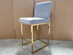 Silla de Bar Moderna de Altura Fija con Asiento Acolchado de Terciopelo Negro y Patas Tubulares de Metal Dorado para Restaurante, Hogar o Bar - Product Image 5