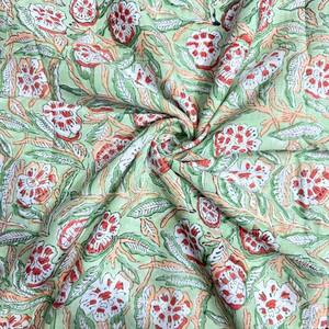 Tela de Algodón Estampada a Mano con Motivo Floral de Enredadera en Verde Menta y Coral, Estampado Floral Botánico en Verde Menta y Melocotón-Coral - Product Image 6