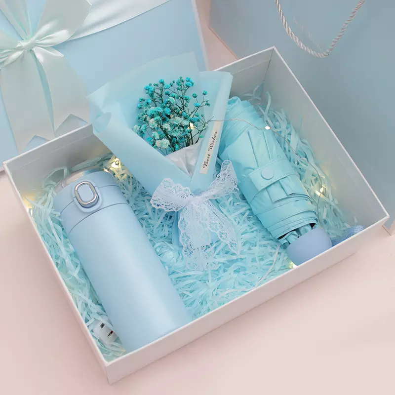 Bouquets + parapluie + aspirateur