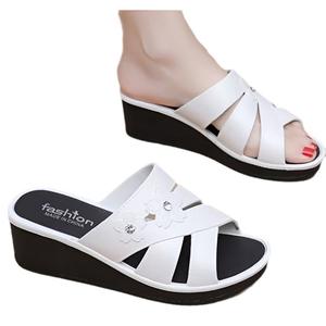 패션 트렌드 단색 중공 통기성 하이힐 여성 슬리퍼 슈퍼마켓 스톨 대량 캐주얼 엄마 신발 도매 - Product Image 2