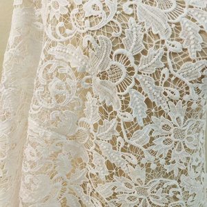 Nouveau <span class=keywords><strong>Soluble</strong></span> dans l'eau lait soie fleur feuille pleine largeur creux dentelle broderie couleur Pure tissu belle robe de mariée blanche tissu - Product Image 6