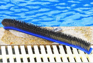 Cepillo <span class=keywords><strong>de</strong></span> Limpieza para Piscinas <span class=keywords><strong>de</strong></span> 18 Pulgadas con Mango <span class=keywords><strong>de</strong></span> Aluminio Pulido y Vinilo Resistente - Product Image 6