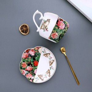 Service à thé vintage en porcelaine fine motif rose tigre, tasse et soucoupe irrégulières à motifs floraux, coffret cadeau - Product Image 2