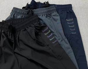 Completo Sportivo Estivo da Uomo ad Asciugatura Rapida, Impermeabile, con Cappuccio, T-Shirt a Maniche Corte e Pantaloncini, Set 2 Pezzi per Allenamento e Palestra - Product Image 5