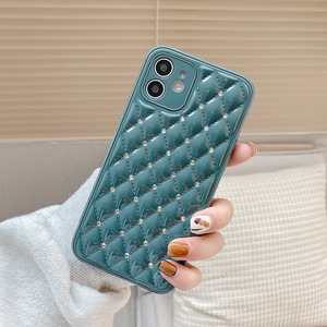 Girls Choosing Phone Cover: Trendy & Durable Options Girls Choosing Phone Cover: Trendy & Durable Options