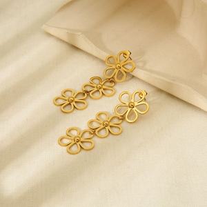 Pendientes de Botón de Alta Gama de Acero Inoxidable con Oro de 18K Estilo Europeo Americano, con Colgante de Flor Hueca, Ideales para Aniversarios - Product Image 6