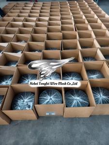 Maille d'oiseau <span class=keywords><strong>solaire</strong></span> résistante aux feux de brousse pour panneaux solaires de toit, 1.3mm 10 pouces * 100ft, galvanisé électrique, barrières de pigeon de panneau <span class=keywords><strong>solaire</strong></span> de toit - Product Image 5