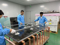 Usine 75 pouces Smashproof LCD moniteur écran avec verre trempé grands écrans de télévision publicitaires lcd pour Restaurant, Hôtel