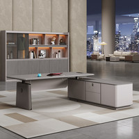 Bureau de direction moderne de luxe avec table électrique réglable en hauteur, armoire de rangement et gestion des câbles